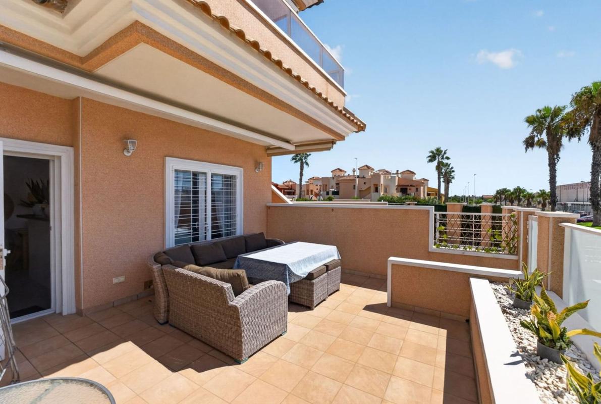Venta de piso en Piso en Calle Ribeiro, Los Balcones - Los Altos del Edén, Torrevieja, Torrevieja
photo 3