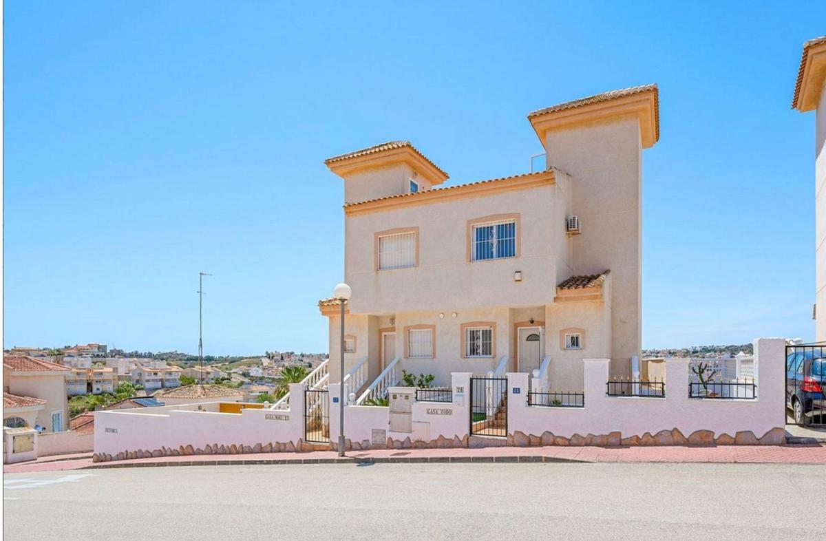 Properties for sale and rent in Spain photo 3
