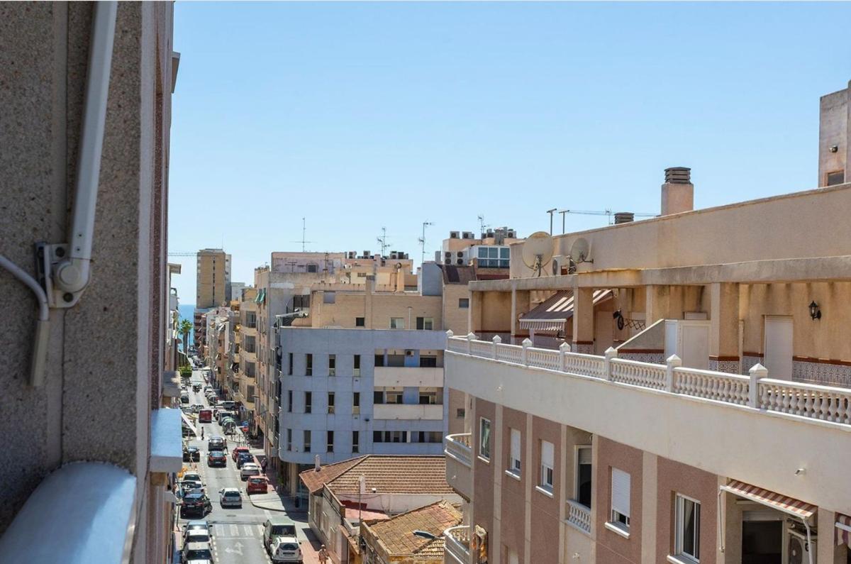 Venta de piso en Piso en Calle Zoa, Las Piscinas Naturales, Torrevieja, Torrevieja
 photo 2