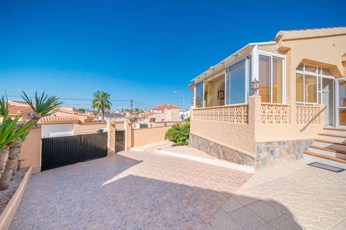 Properties for sale and rent in Spain photo 3