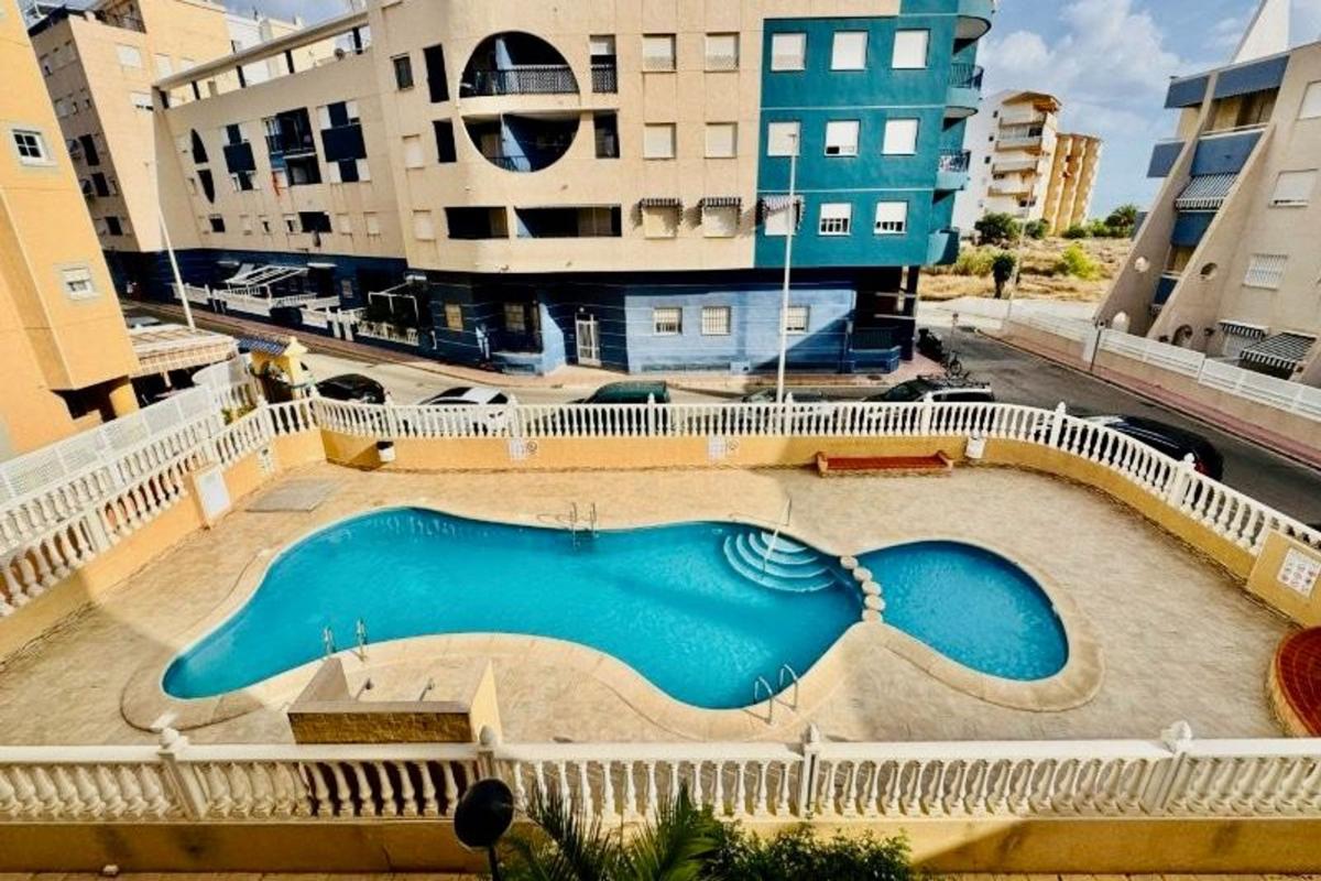 Venta de piso en Piso en Gaspar Perrelló, Torrevieja, Torrevieja
photo 1