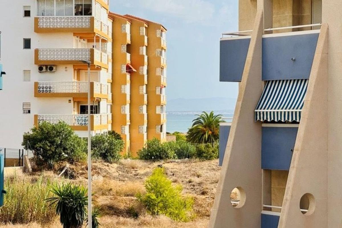 Venta de piso en Piso en Gaspar Perrelló, Torrevieja, Torrevieja
photo 2