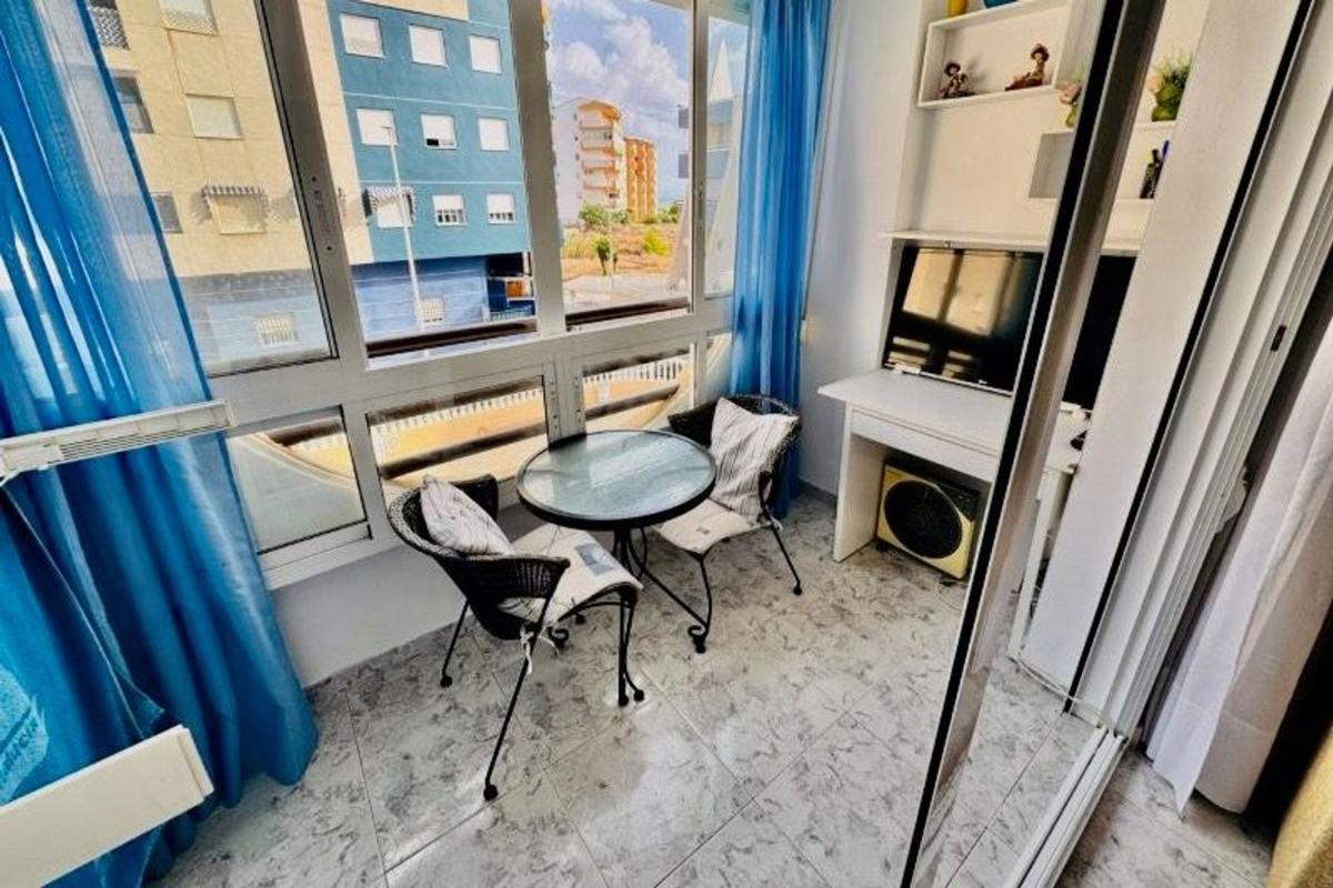 Venta de piso en Piso en Gaspar Perrelló, Torrevieja, Torrevieja
photo 3