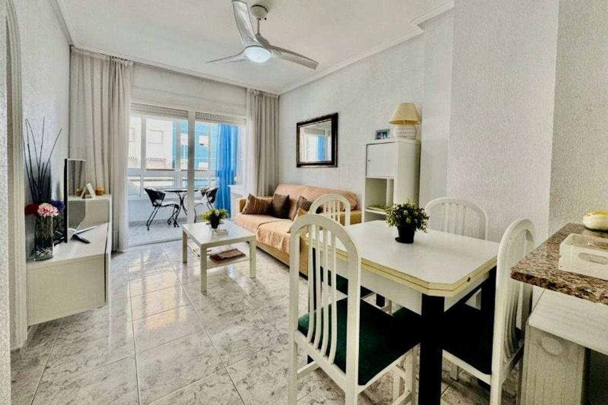 Venta de piso en Piso en Gaspar Perrelló, Torrevieja, Torrevieja
photo 4