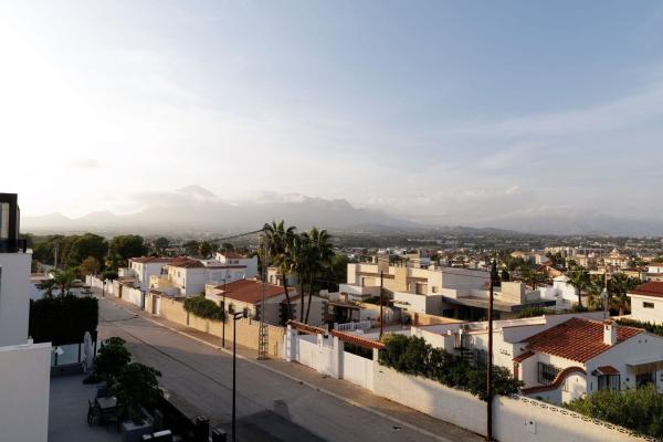 Частный шале на продаже в  Casa o chalet en L'Albir, Alfaz del Pi, Алфаз дель Пи photo 3