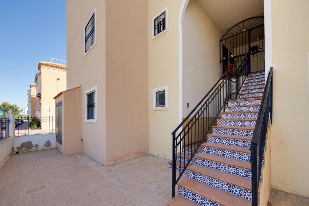 Venta de piso en Piso en Calle Ramon Rubial, La Veleta, Torrevieja, Torrevieja
photo 3