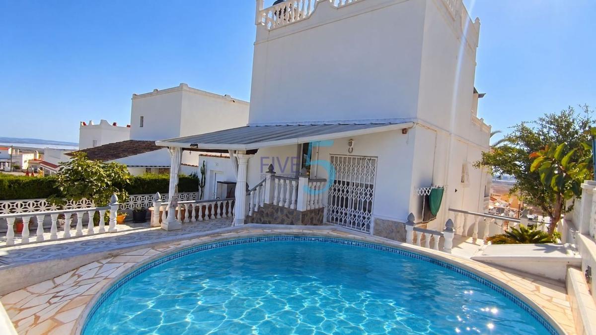 Sale of independent chalet in Casa o chalet en Centro, San Miguel de Salinas, San Miguel de Salinas
photo 2