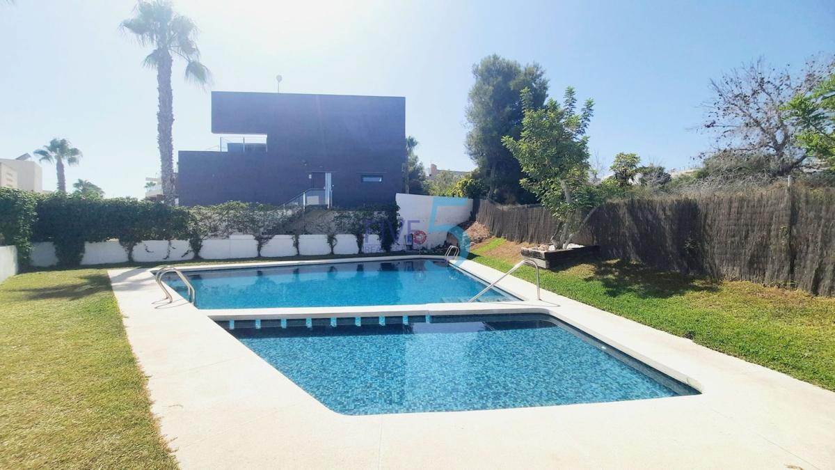 Sprzedaż mieszkania w Piso en Villamartín, Orihuela, Orihuela
photo 1