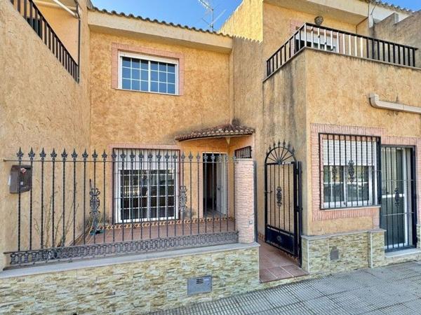 Chalet pareado en Calle Miguel de Unamuno, Dolores photo 3
