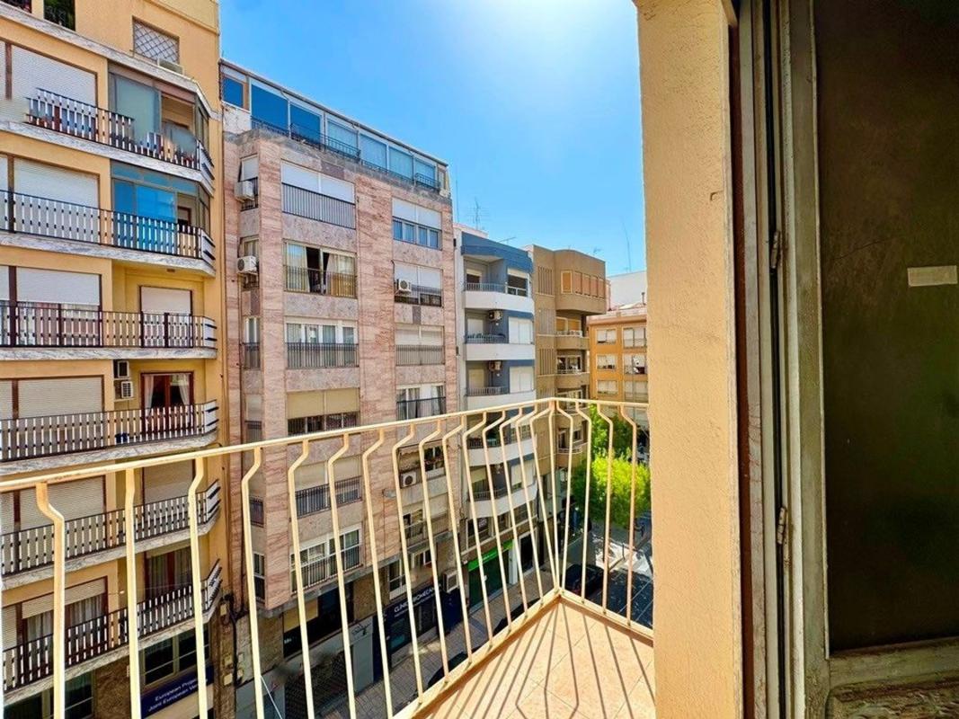Sprzedaż mieszkania w Piso en Calle Vicente Blasco Ibáñez, Pont Nou-Corazón de Jesús, Elche / Elx, Elche / Elx
 photo 2