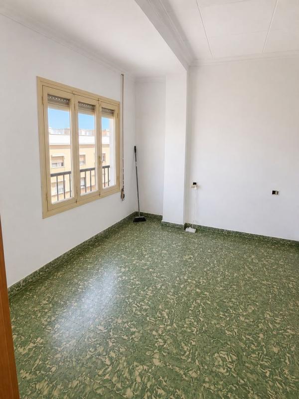 Venta de piso en Piso en Calle Elda, Carolinas Bajas, Alicante / Alacant, Alicante / Alacant
photo 2