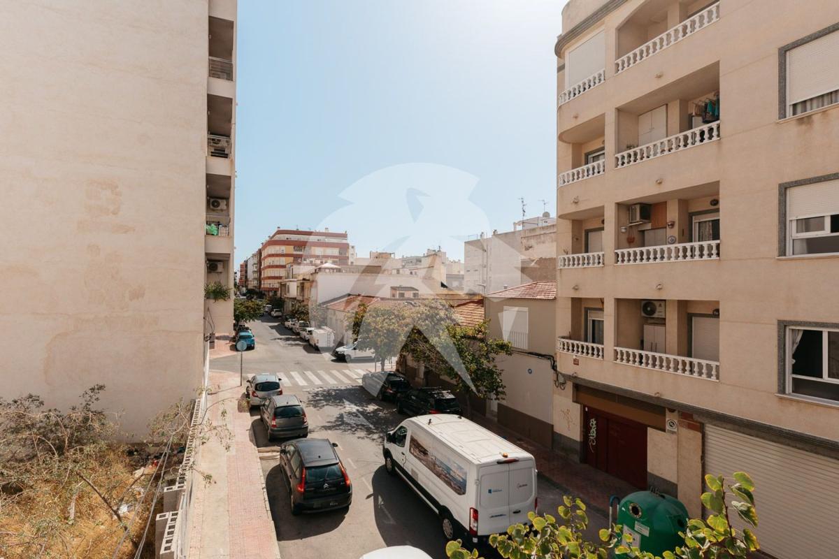 Sprzedaż mieszkania w Piso en Calle Campoamor, Puerto Deportivo, Torrevieja, Torrevieja
photo 5