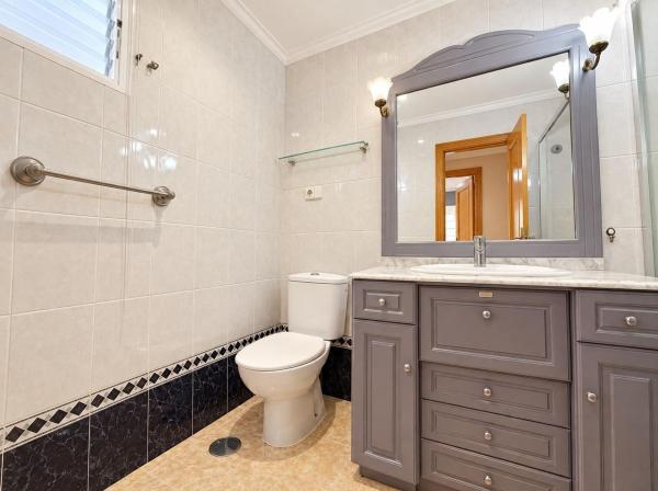 Sale of flat in Piso en Portes Encarnades-Torreta-Portalada, Elche / Elx, Elche / Elx
thumbnail 3
