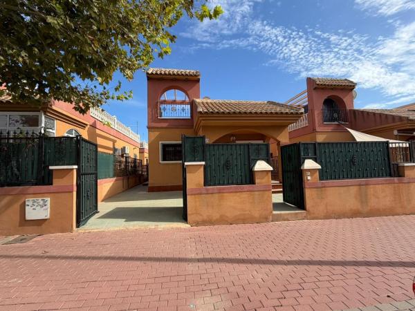 Casa o chalet independiente en Parque Acuático - Sector 25, Torrevieja photo 1