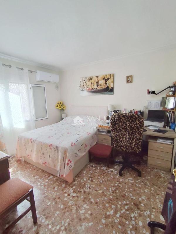 Venta de piso en Piso en Calle Villa de Chiva, Virgen del Remedio - Parque lo Morant, Alicante / Alacant, Alicante / Alacant
photo 1
