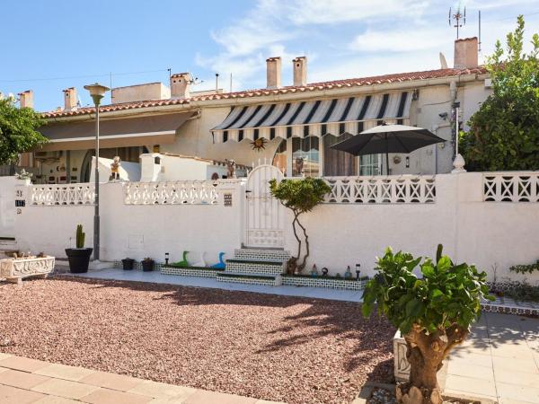Chalet independiente en venta en Casa o chalet en Calle Híjar, La Siesta - El Salado - Torreta, Torrevieja, Torrevieja photo 1