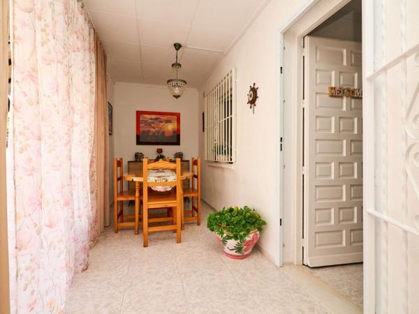 Chalet independiente en venta en Casa o chalet en Calle Híjar, La Siesta - El Salado - Torreta, Torrevieja, Torrevieja photo 4