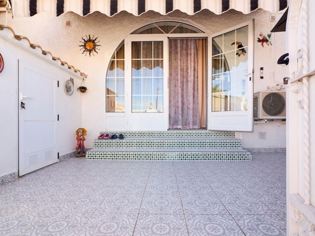 Sprzedaż niezależnego domku jednorodzinnego w Casa o chalet en Calle Híjar, La Siesta - El Salado - Torreta, Torrevieja, Torrevieja photo 5