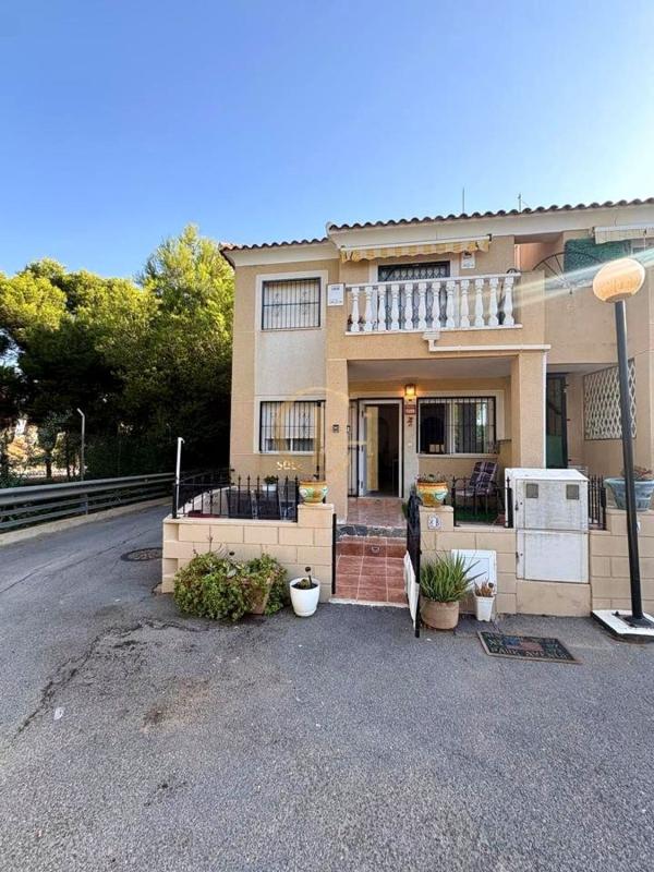 Venta de piso en Piso en Lago Jardin-2 M-8, Los Balcones - Los Altos del Edén, Torrevieja, Torrevieja
photo 1