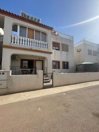 Chalet adosado en Avenida de las Cortes Valencianas, 5, Daya Vieja photo 1