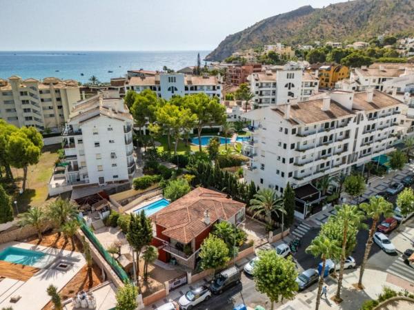 Частный шале на продаже в  Casa o chalet en L'Albir, Alfaz del Pi, Алфаз дель Пи photo 1