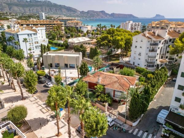 Частный шале на продаже в  Casa o chalet en L'Albir, Alfaz del Pi, Алфаз дель Пи photo 3