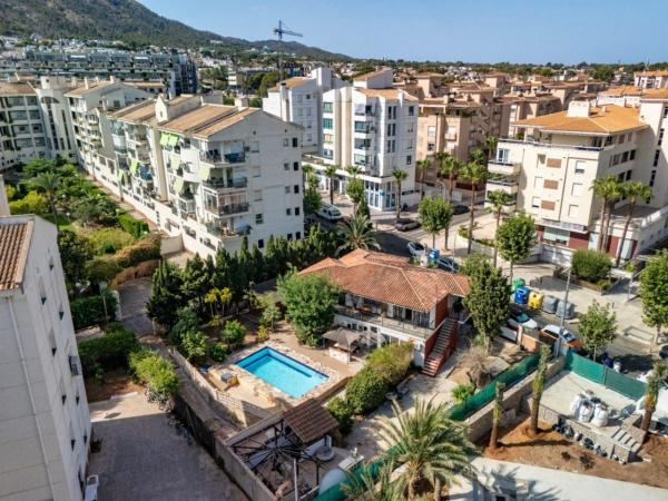 Частный шале на продаже в  Casa o chalet en L'Albir, Alfaz del Pi, Алфаз дель Пи photo 4