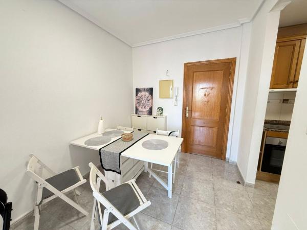 Venta de piso en Piso en Calle Finlandia, Playa de los Locos, Torrevieja, Torrevieja
thumbnail 3