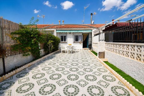 Chalet adosado en Camelias, 9, Tamarit - Playa Lissa, Santa Pola thumbnail 3