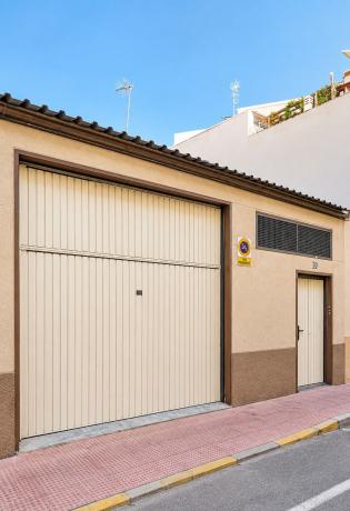 Chalet pareado en Calle Hernán Cortés, Centro, San Vicente del Raspeig thumbnail 2