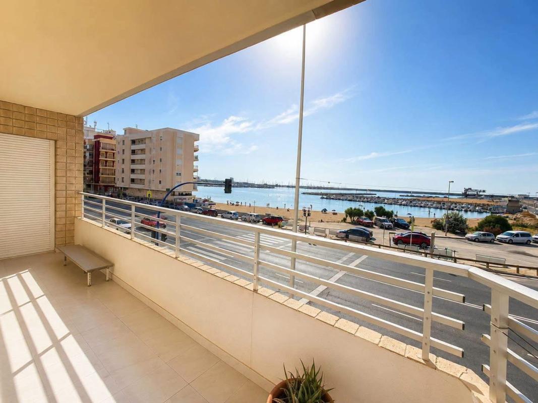 Venta de piso en Piso en Avenida Doctor Gregorio Marañón, 78, El Acequión, Torrevieja, Torrevieja
photo 2