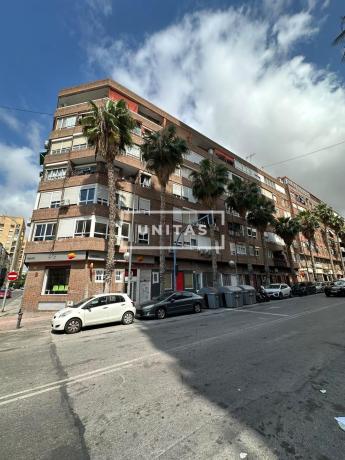 Venta de piso en Piso en Benalúa, Alicante / Alacant, Alicante / Alacant
 photo 1