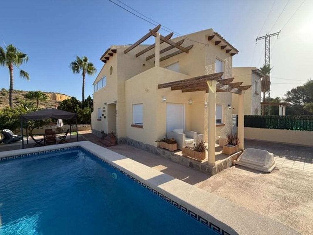 Propiedades en venta y alquiler en España photo 1