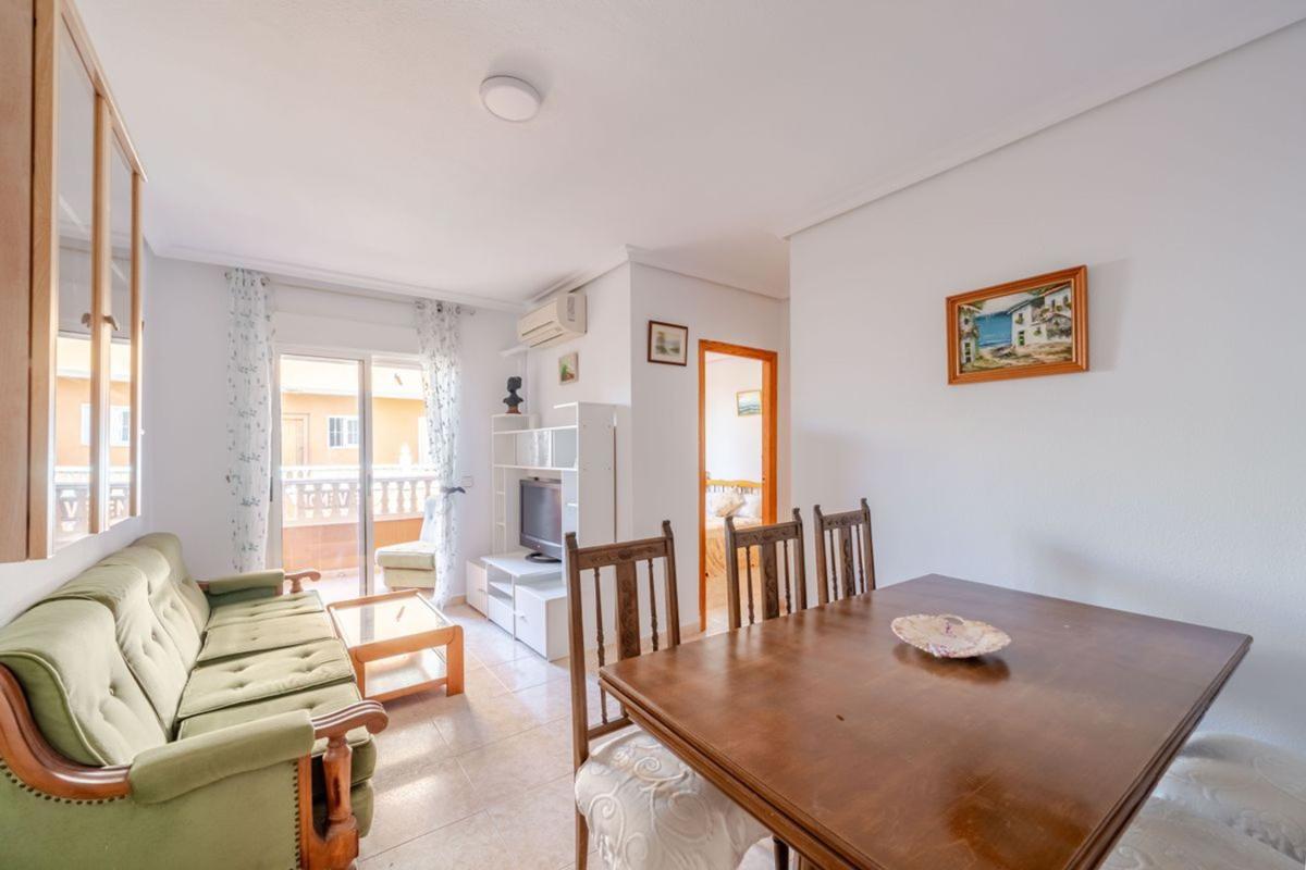 Venta de piso en Piso en Calle San Emigdio, El Molino, Torrevieja, Torrevieja
photo 3