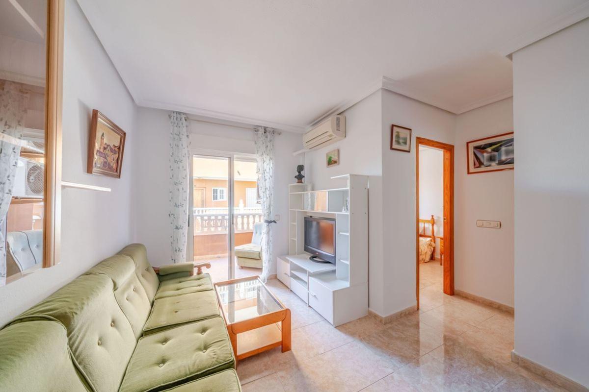 Venta de piso en Piso en Calle San Emigdio, El Molino, Torrevieja, Torrevieja
photo 5