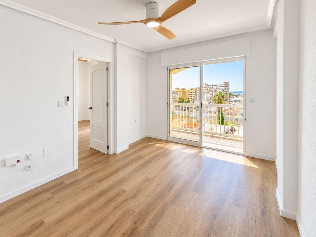 Venta de piso en Piso en Marcelina, 80, Nueva Torrevieja, Torrevieja, Torrevieja
 photo 5