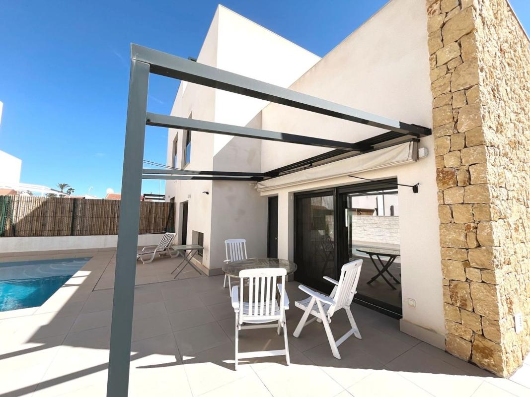 Properties for sale and rent in Spain photo 2