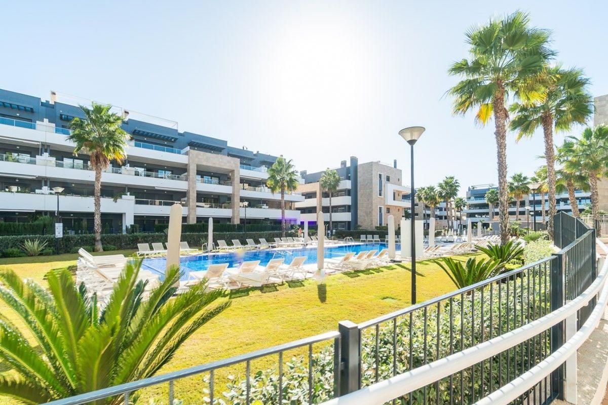 Sprzedaż mieszkania w Piso en Playa Flamenca, Orihuela, Orihuela
photo 1
