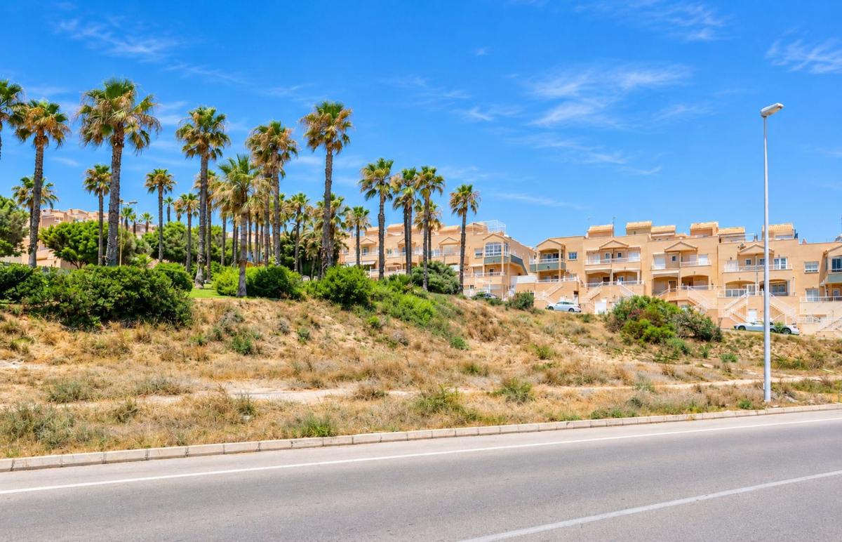 Terreno en venta en Torrevieja, Alicante photo 1