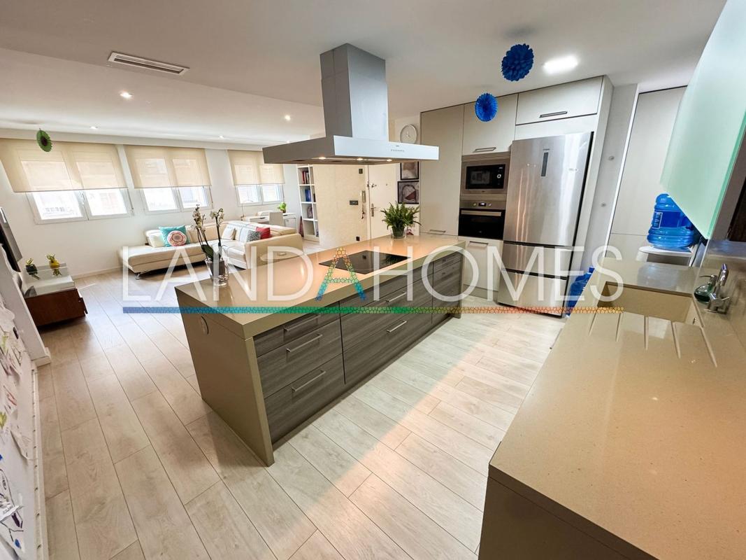 Продажа квартиры на Piso en Calle Poeta Miguel Hernandez, 120, Pont Nou-Corazón de Jesús, Elche / Elx, Эльче / Эльх
photo 1