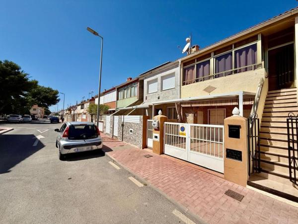 Casa o chalet independiente en Calle Bergantin Hernan Cortes, Playa de los Náufragos, Torrevieja photo 2