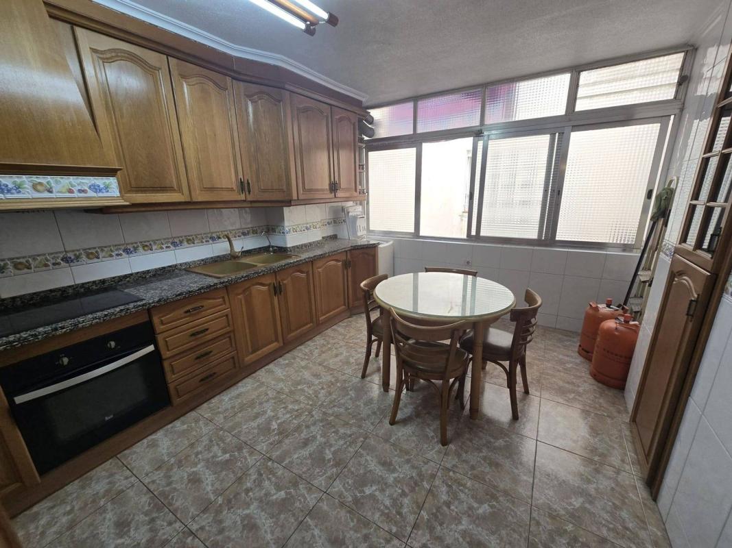 Venta de piso en Piso en Calle Aguas de Sax, Altozano, Alicante / Alacant, Alicante / Alacant
photo 2
