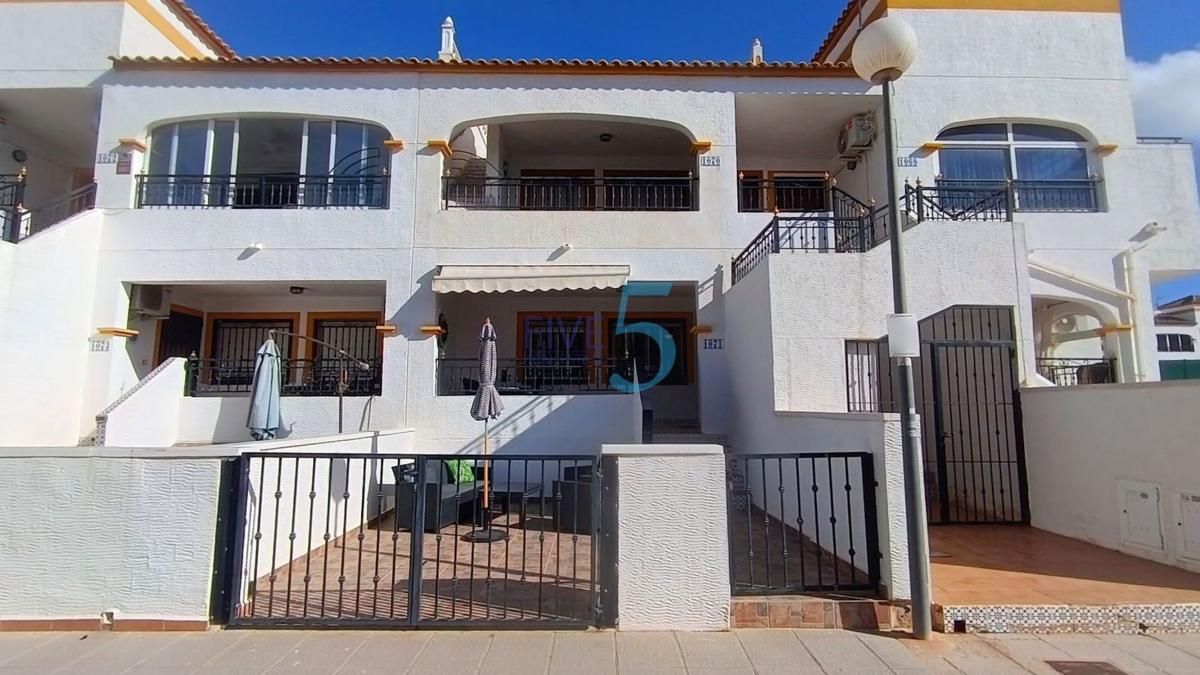 Sprzedaż mieszkania w Piso en Desamparados-Hurchillo-Torremendo, Orihuela, Orihuela
photo 1
