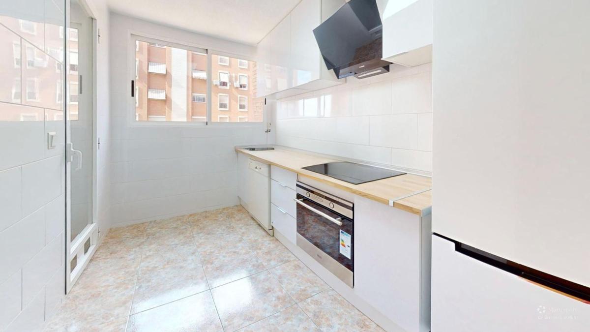 Продажа квартиры на Piso en Avenida de los Jarales, Ciudad Jardín, Alicante / Alacant, Аликанте / Алакант
photo 5