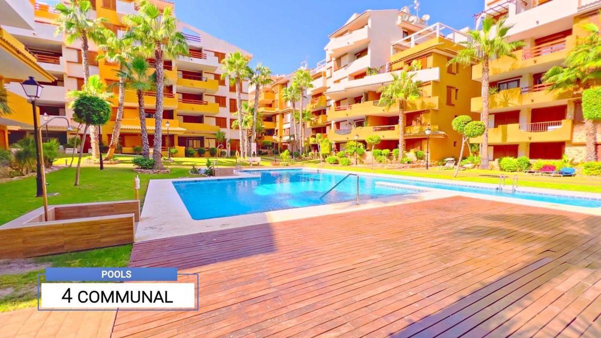 Venta de piso en Piso en Calle Ciclón, Punta Prima, Torrevieja, Torrevieja
 photo 4