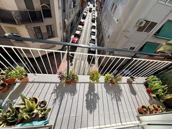 Sale of flat in Piso en Carolinas Altas, Alicante / Alacant, Alicante
thumbnail 2