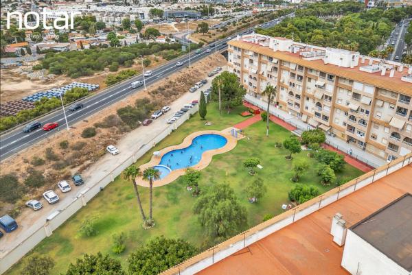 Venta de piso en Piso en Calle Santander, Parque de las Naciones, Torrevieja, Torrevieja
photo 1