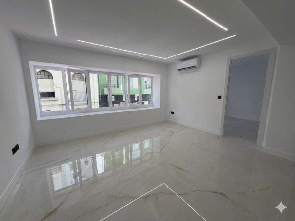 Venta de piso en Piso en Calle de Juan de Herrera, Mercado, Alicante / Alacant, Alicante / Alacant
photo 1