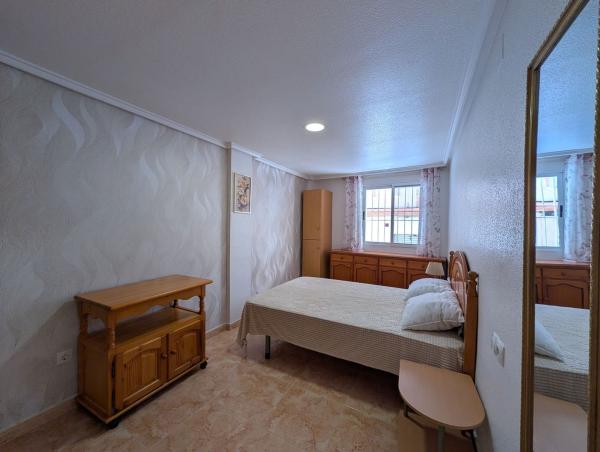 Venta de piso en Piso en Calle del Huerto, 54, Parque de las Naciones, Torrevieja, Torrevieja
 photo 4