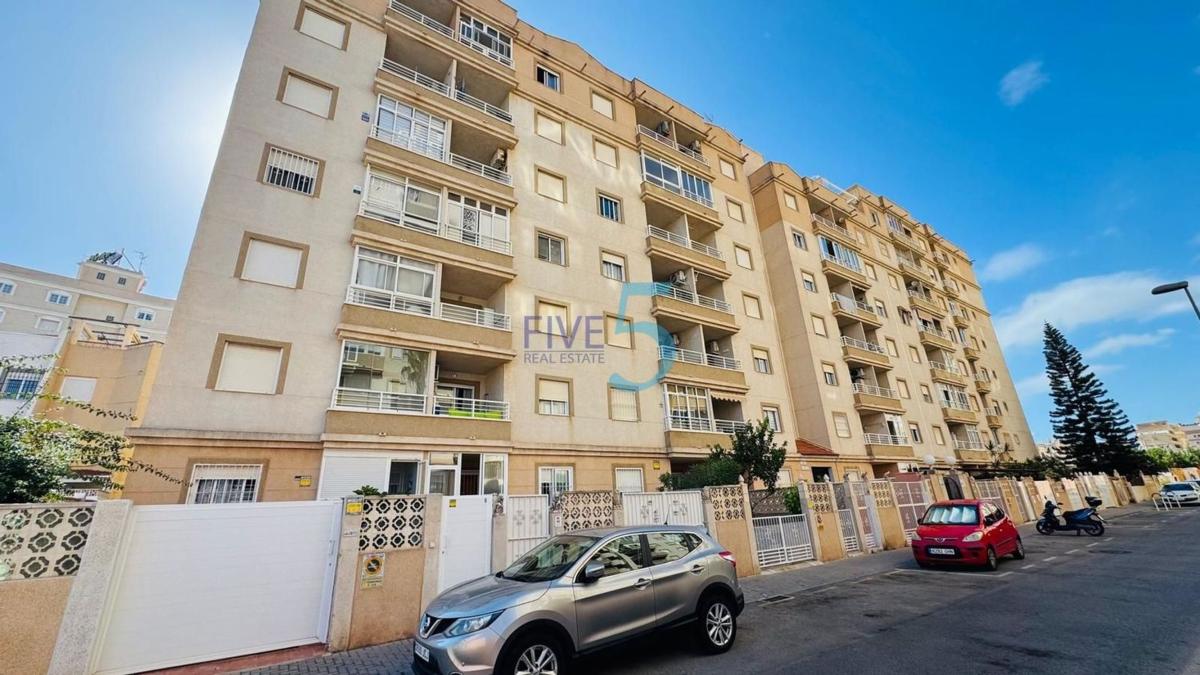 Venta de piso en Piso en Nueva Torrevieja, Torrevieja, Torrevieja
photo 1